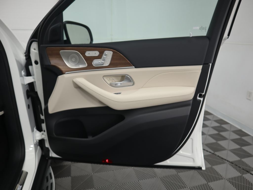 Thumbnail: 2026 Mercedes-Benz GLE - 27