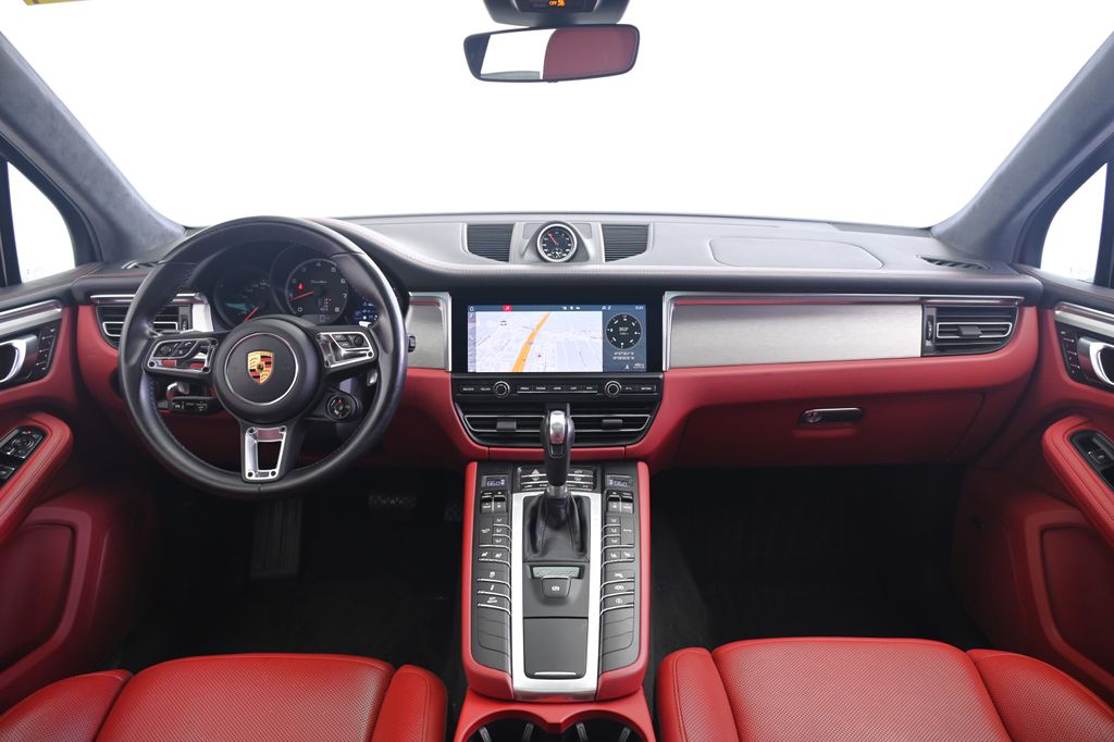 Thumbnail: 2021 Porsche Macan - 32
