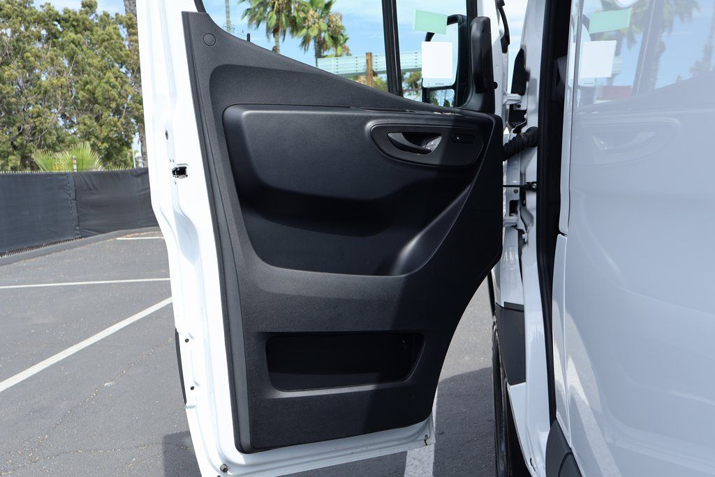 Thumbnail: 2025 Mercedes-Benz Sprinter - 7