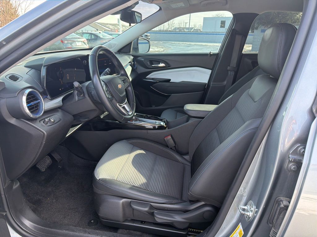 Thumbnail: 2024 Chevrolet Trax - 17