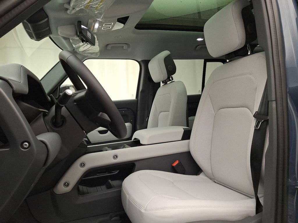 2025 Land Rover Defender 110 8