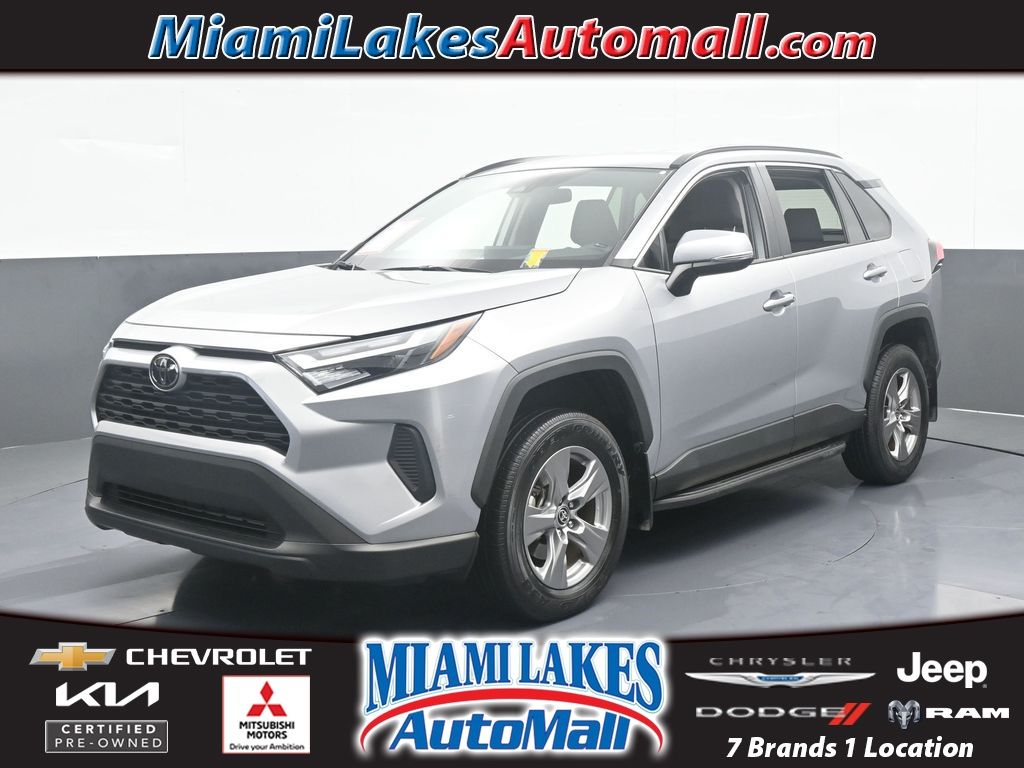 2023 Toyota RAV4 XLE's photo