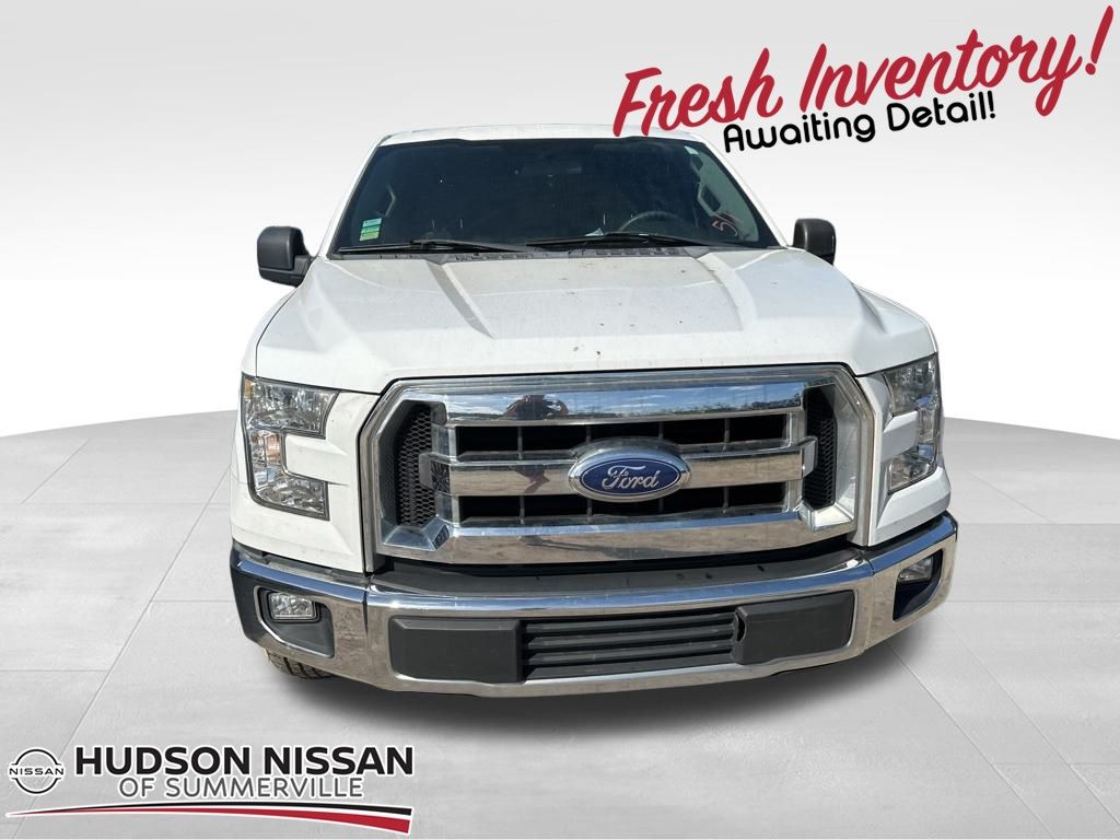 2015 Oxford White Ford F-150 XLT Truck
