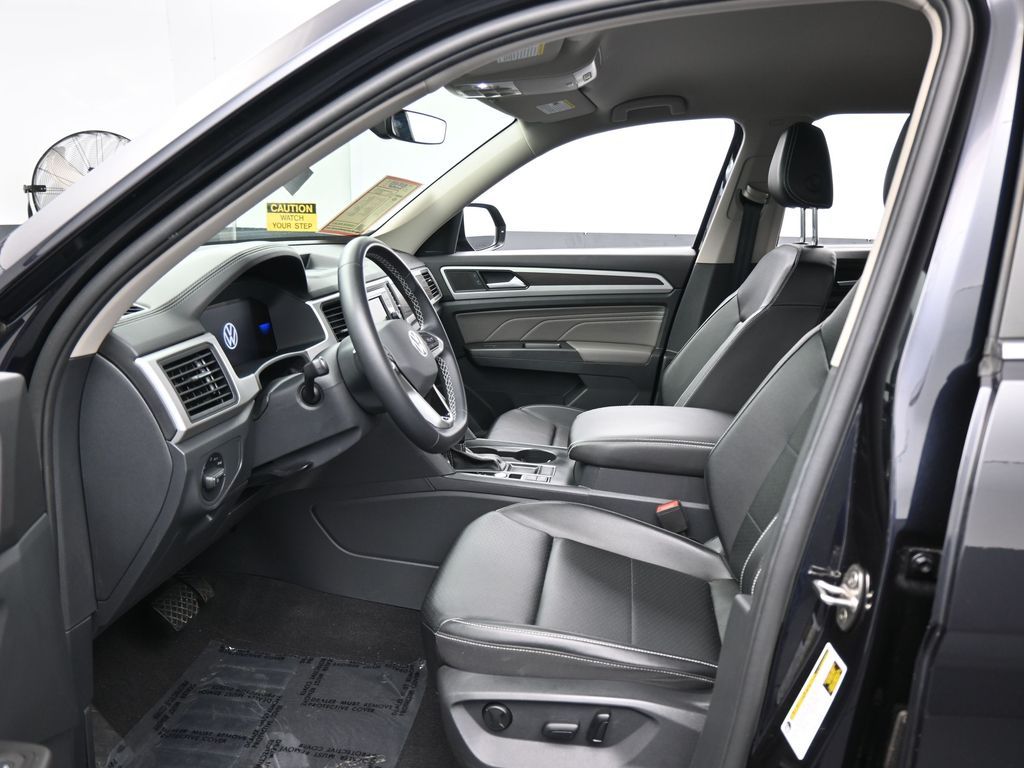 Used 2022 Deep Black Volkswagen 2.0T SE image 11