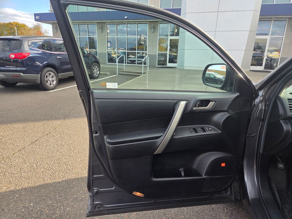 2011 Toyota Highlander SE