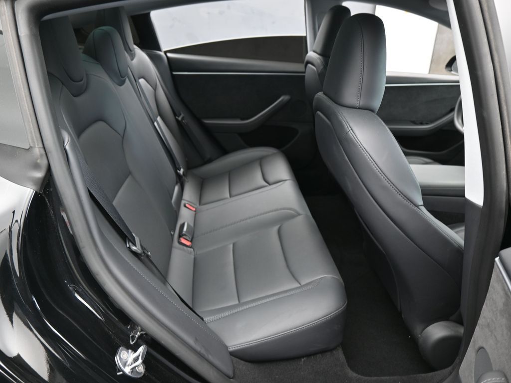 Used 2025  Tesla Long Range image 34