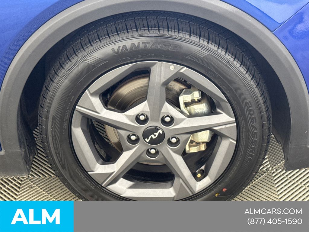Used 2025 Blue Kia LXS image 16