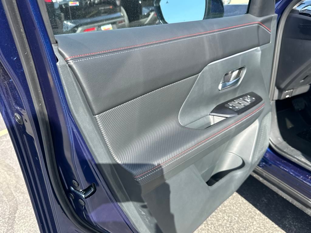 2025 Nissan Kicks SR photo