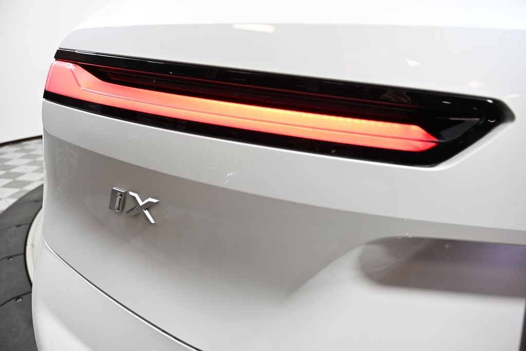 Thumbnail: 2026 BMW iX - 11