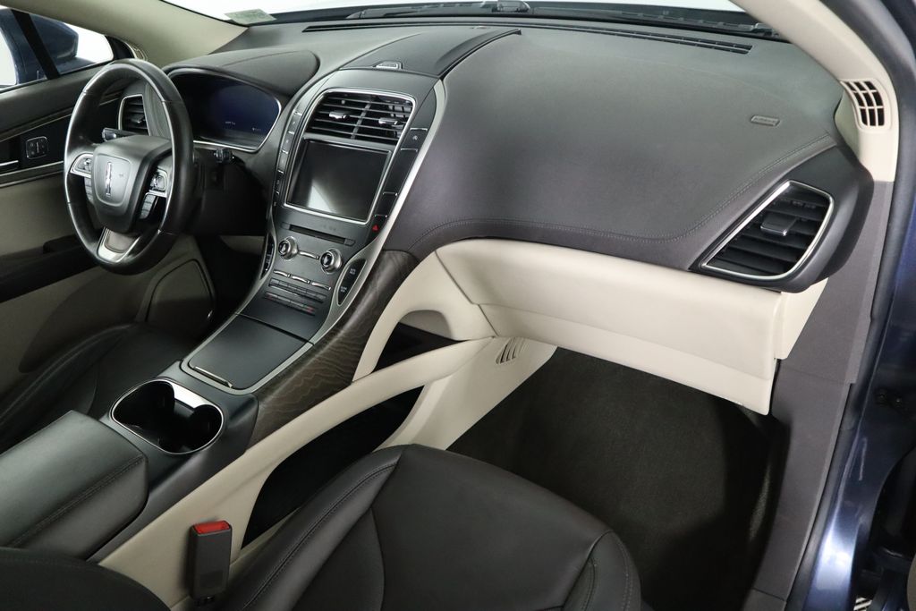 2019 Lincoln Nautilus Select 18