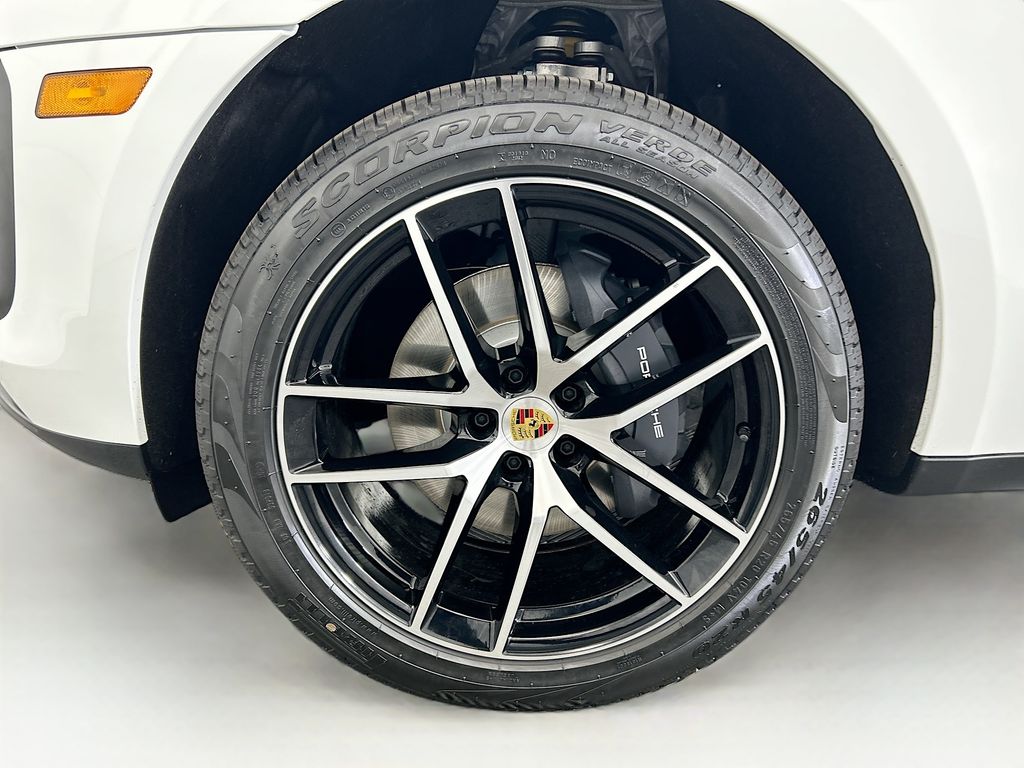 Thumbnail: 2026 Porsche Macan - 31