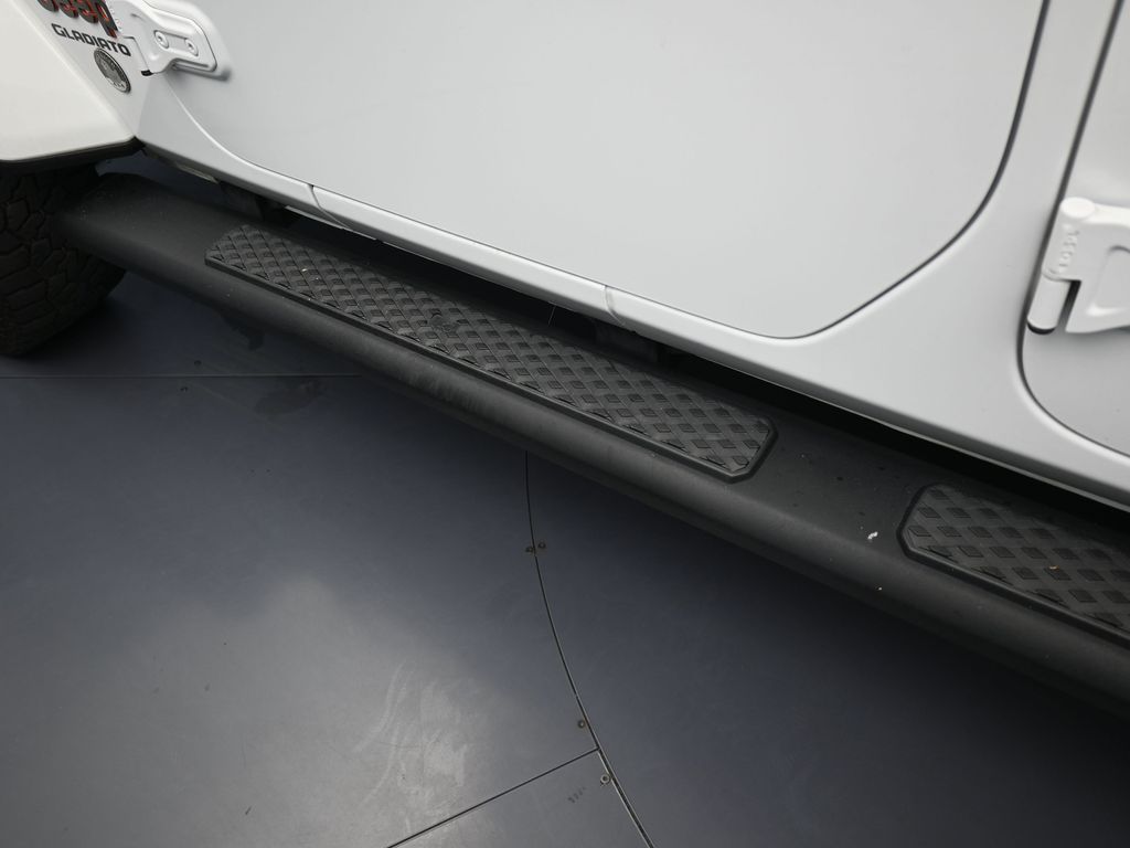 Used 2022 Bright White Clearcoat Jeep Mojave image 34