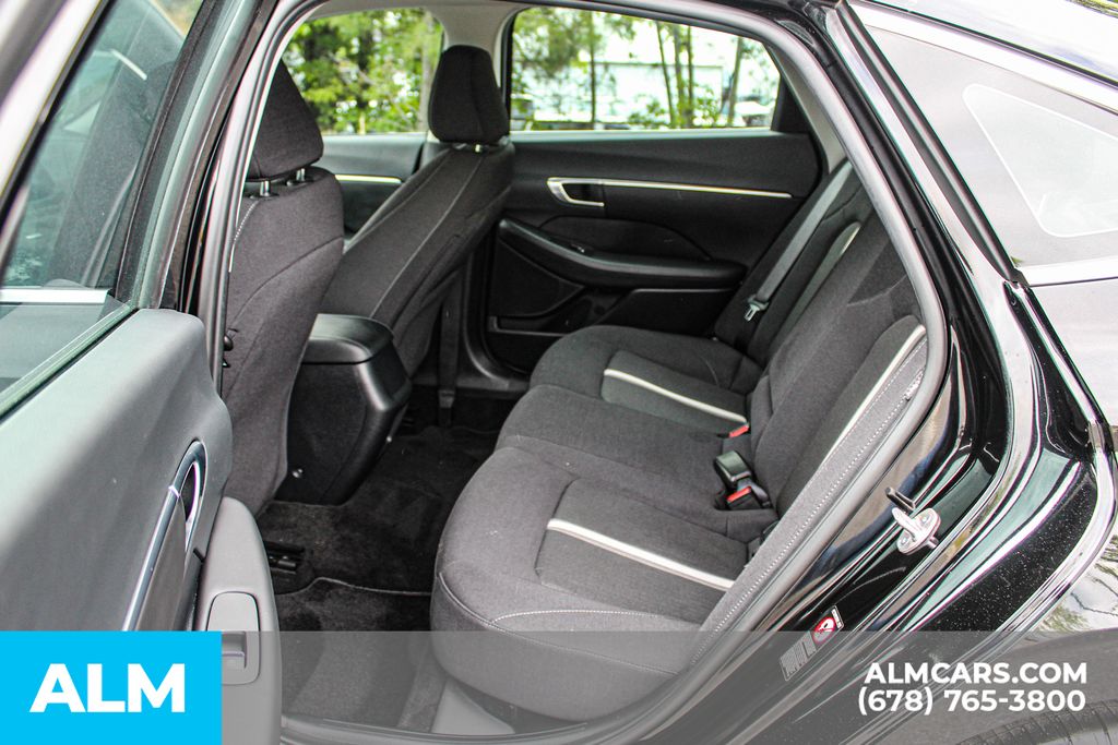 Used 2023 Black Hyundai SEL image 16