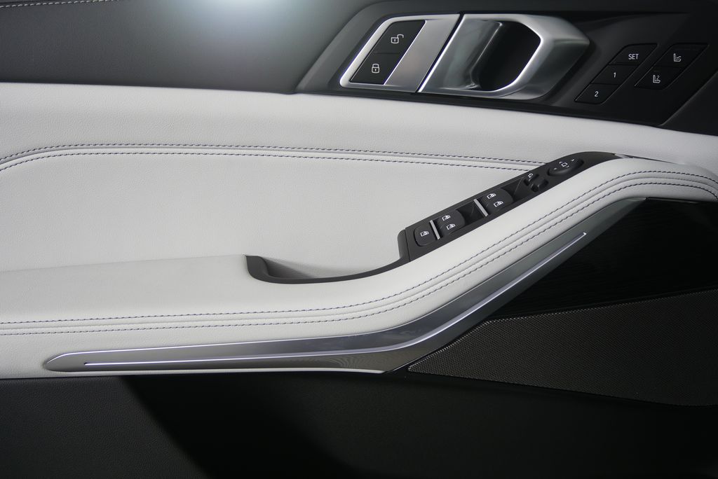 Thumbnail: 2026 BMW X5 - 9