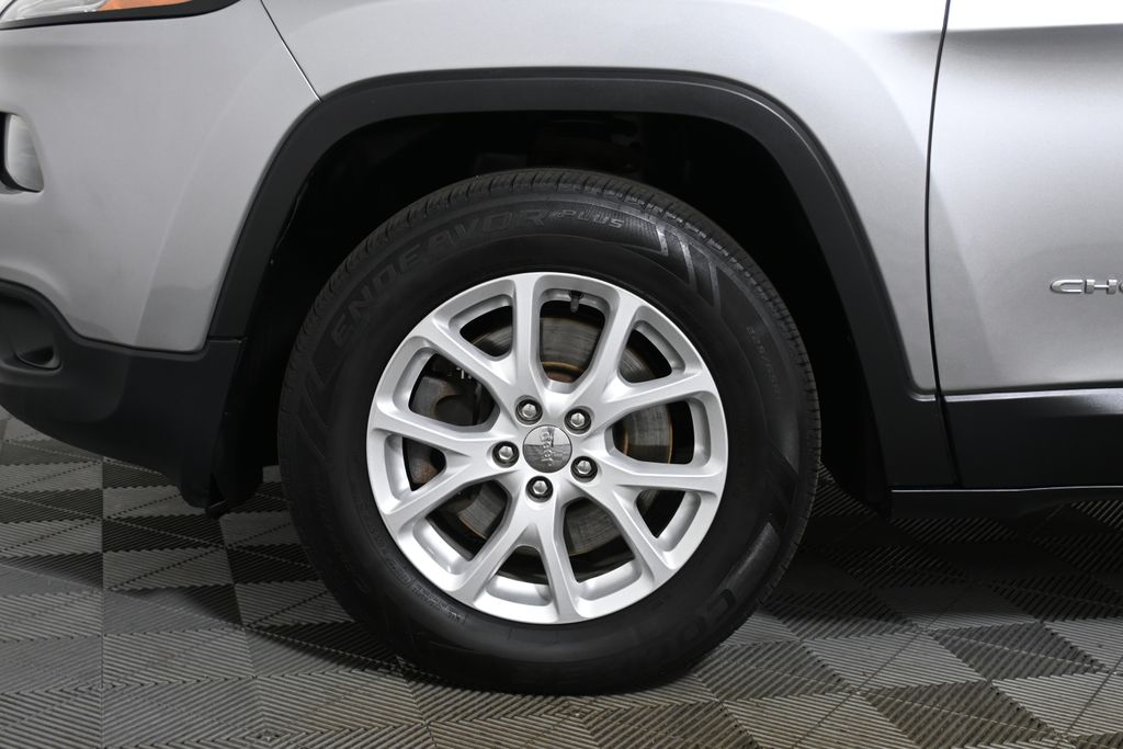 Thumbnail: 2016 Jeep Cherokee - 11