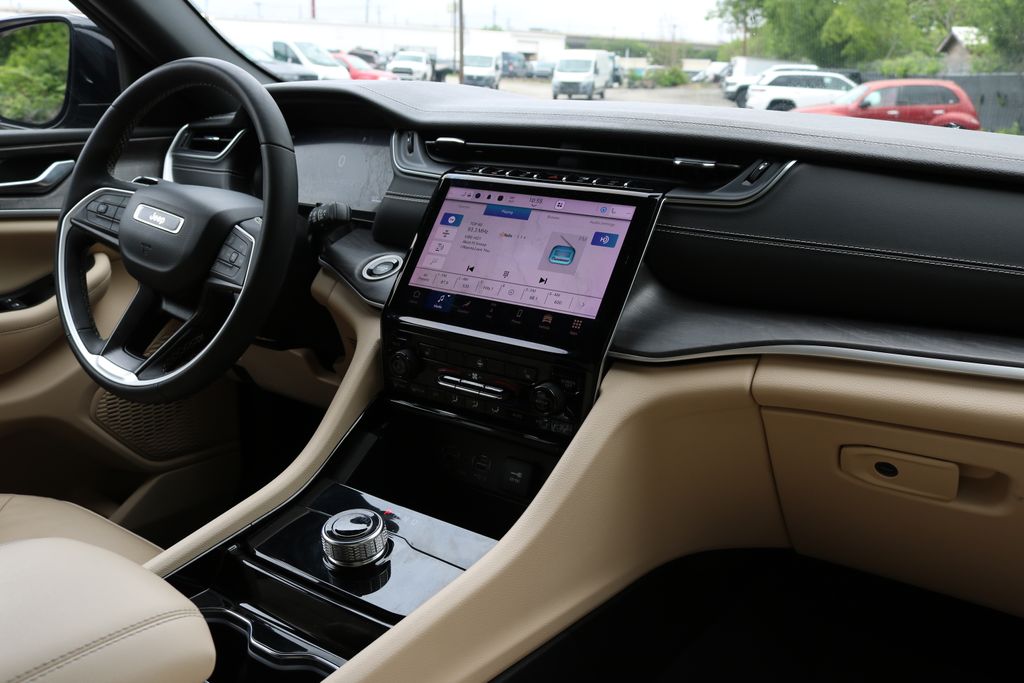 Used Car 2023 Jeep Grand Cherokee  Limited For Sale Under $35,000 In Austin, Texas