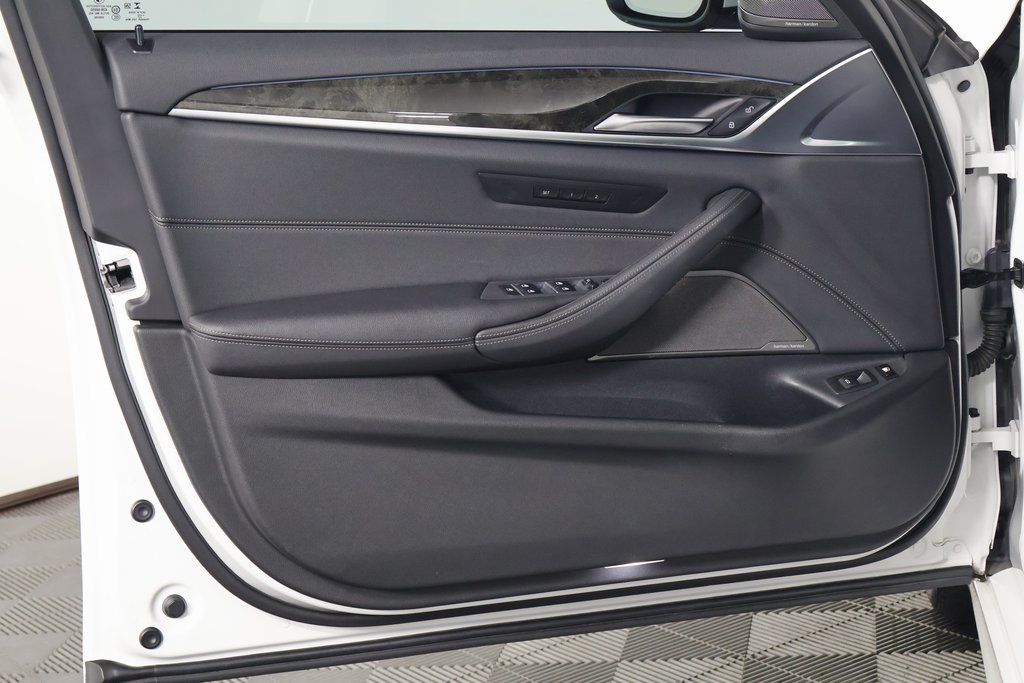 Thumbnail: 2022 BMW 5 Series - 12