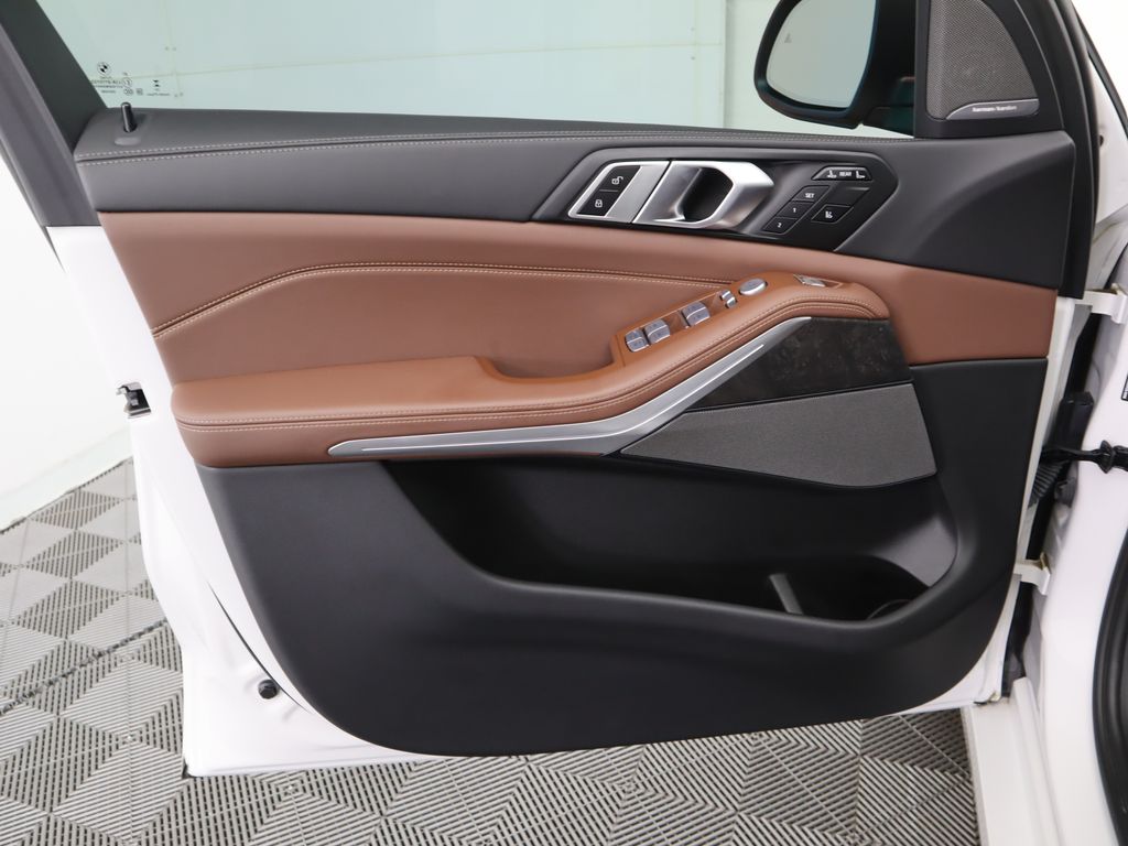 Thumbnail: 2023 BMW X7 - 26