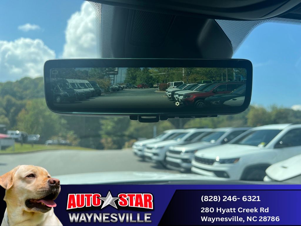 new 2025 Jeep Grand Cherokee car, priced at $47,990