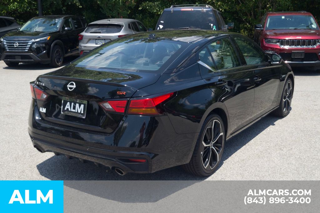 Used 2024 Black Nissan 2.5 SR image 5