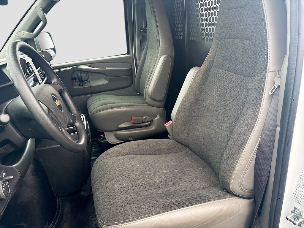 Used 2025 White Chevrolet Work Van image 19