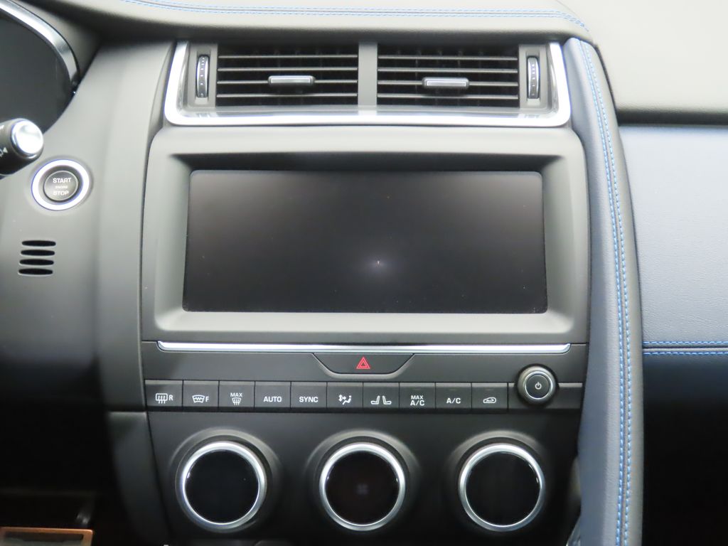 Thumbnail: 2018 Jaguar E-Pace - 14