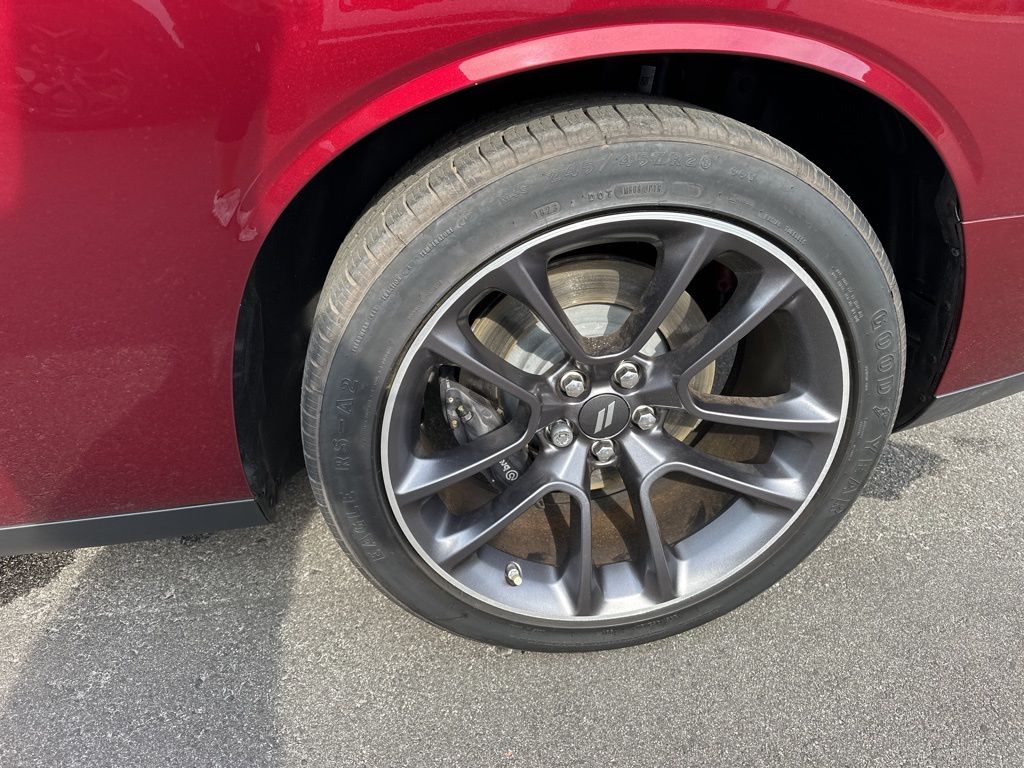 2023 Octane Red Pearlcoat Dodge Challenger R/T Scat Pack RWD Coupe