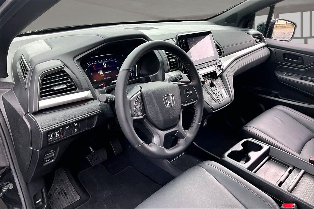 Used 2024 Honda Odyssey Van