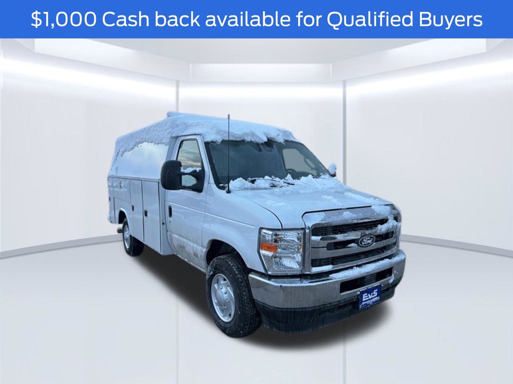 Oxford White 2026 Ford E-Series Chassis Pickup Truck Rear-Wheel Drive 6-Speed Automatic Overdrive