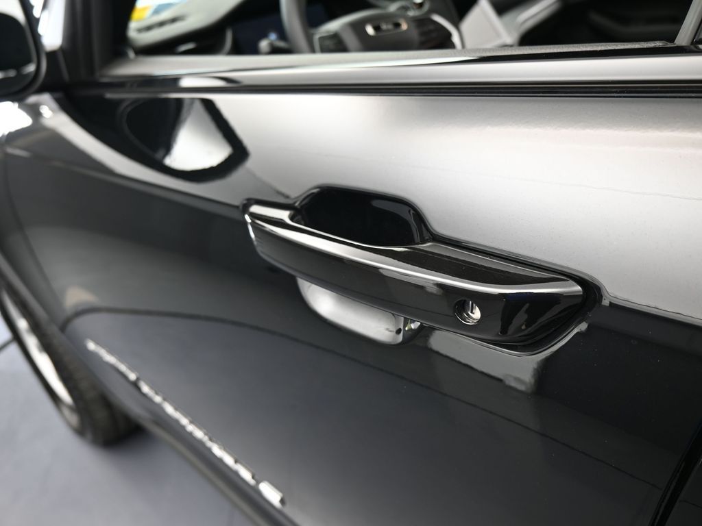 Used 2025 Diamond Black Crystal Pearlcoat Jeep Laredo image 34