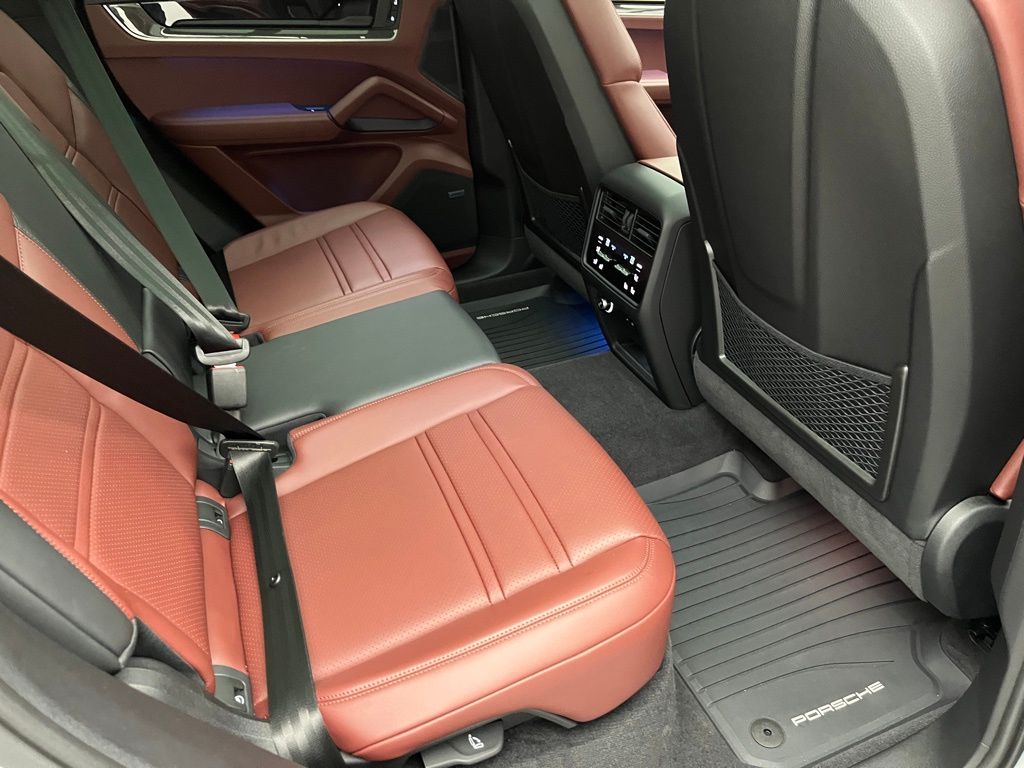 Thumbnail: 2024 Porsche Cayenne - 31