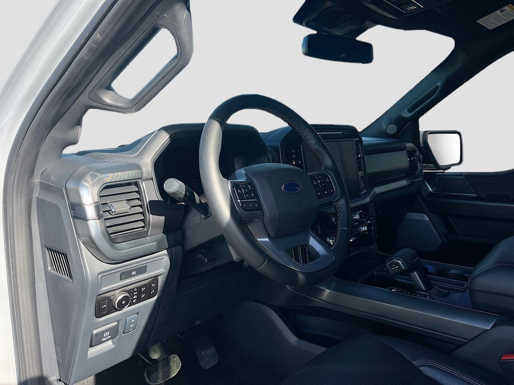 Used 2025 White Ford Lariat image 9