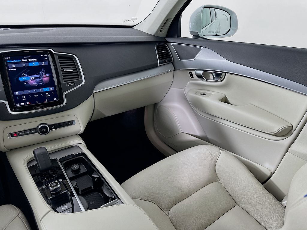 Thumbnail: 2023 Volvo XC90 - 24