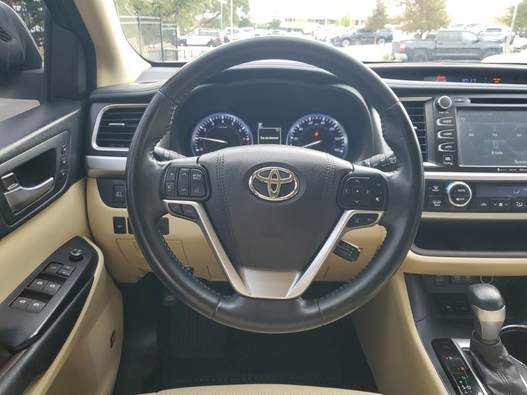 Used Car 2017 Toyota Highlander  Limited For Sale Under $25,000 In Austin, Texas