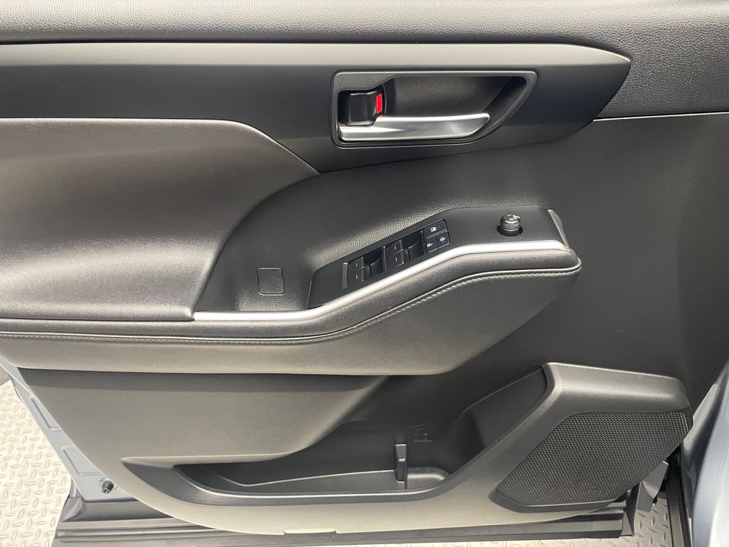 Thumbnail: 2020 Toyota Highlander - 9