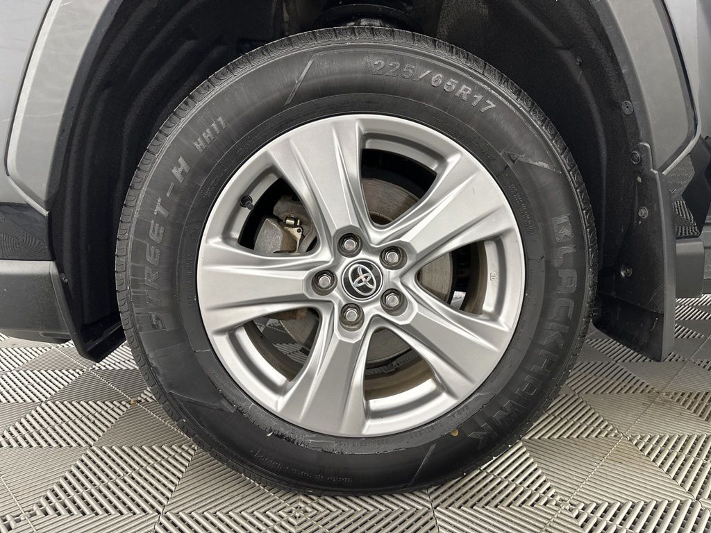 Used 2022 Black Toyota XLE image 22
