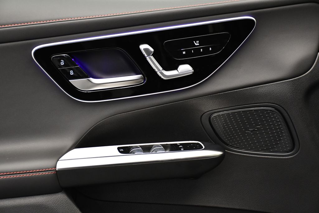 Thumbnail: 2025 Mercedes-Benz GLC - 32