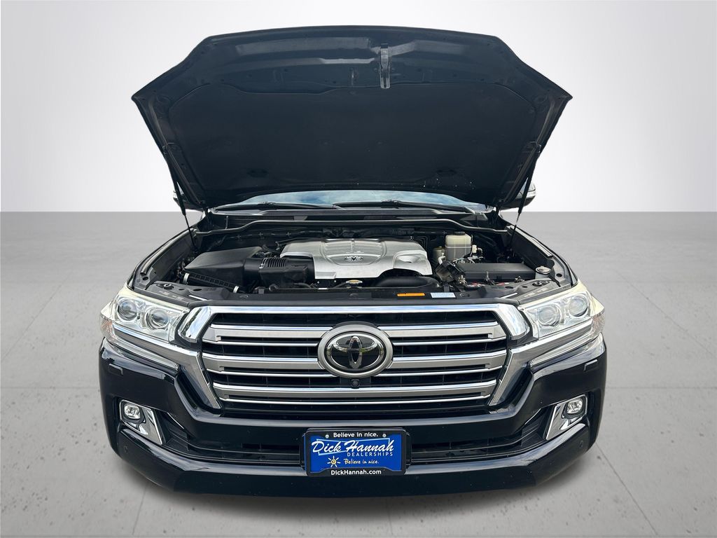 2016 Toyota Land Cruiser Base