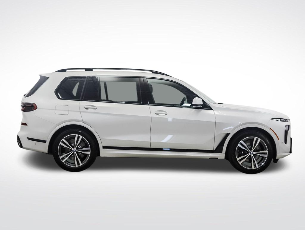 Thumbnail: 2027 BMW X7 - 6