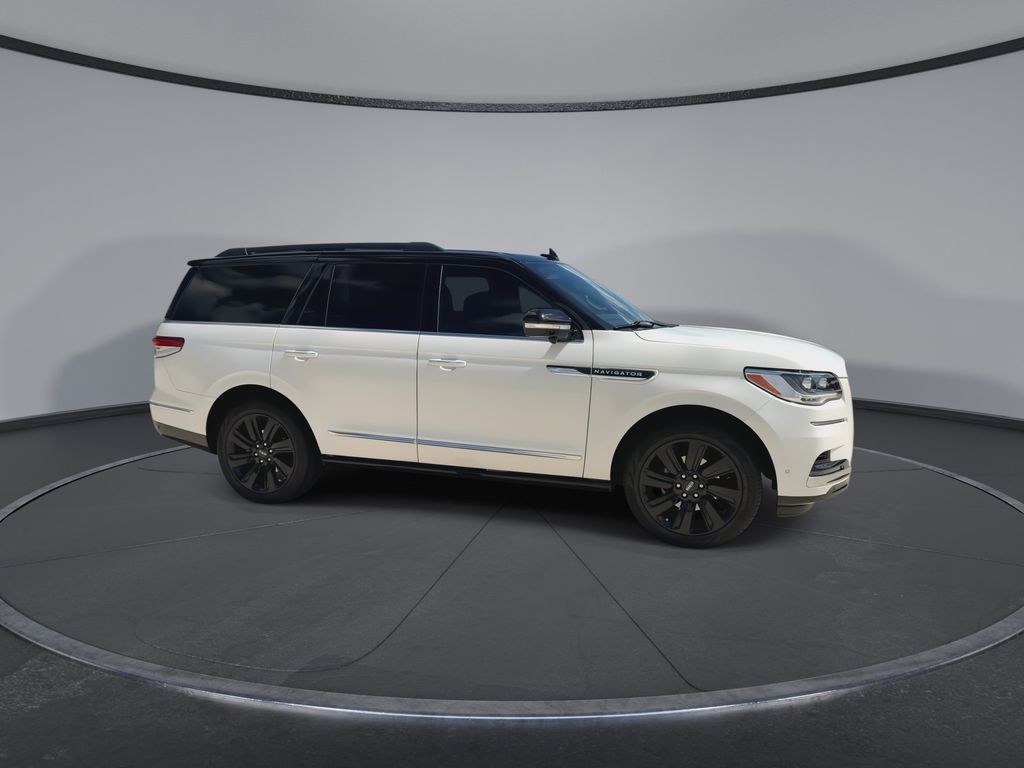 Thumbnail: 2024 Lincoln Navigator - 2