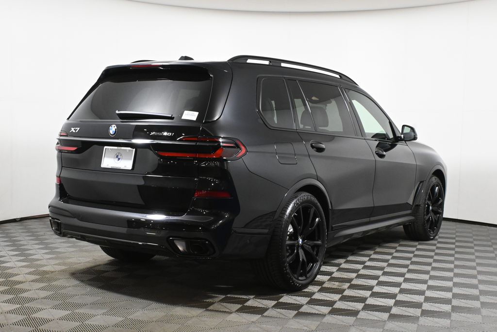 Thumbnail: 2027 BMW X7 - 7