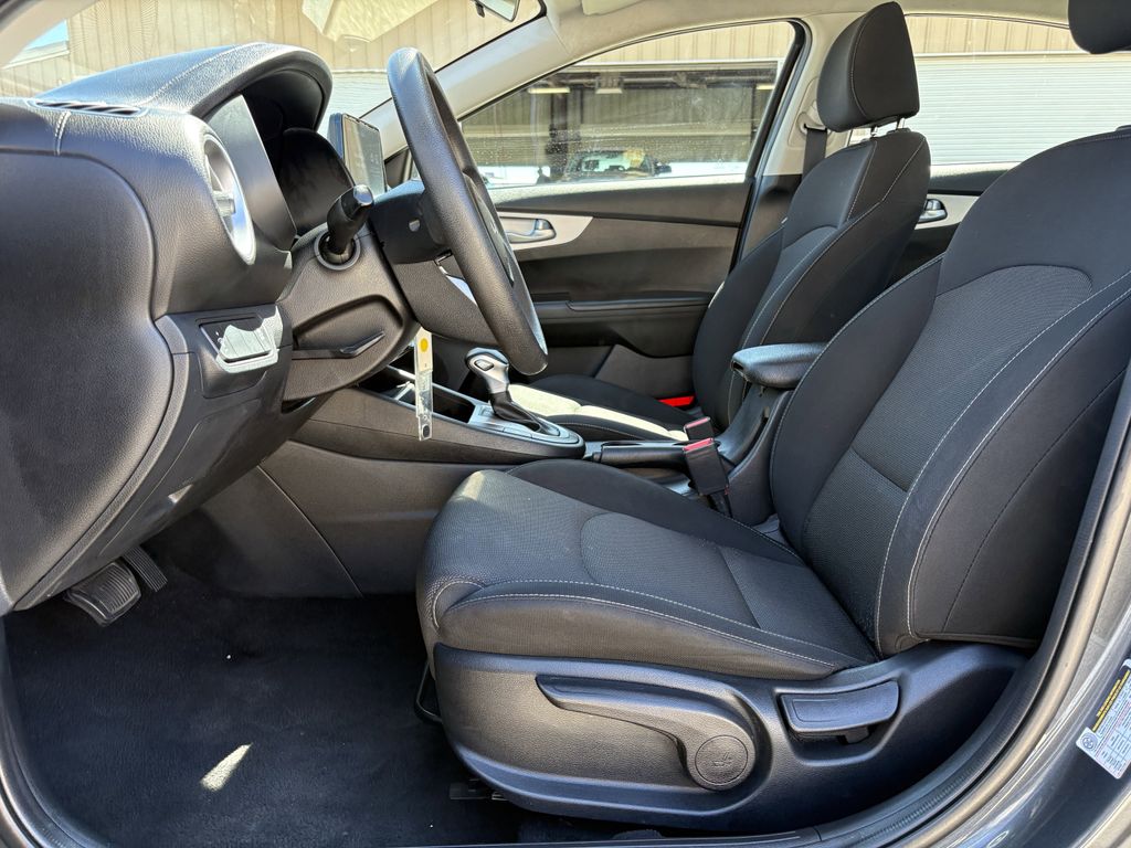 2024 Kia Forte LXS - 11