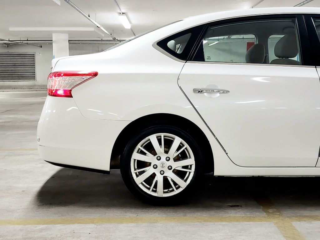 2013 Nissan Sentra SL 19