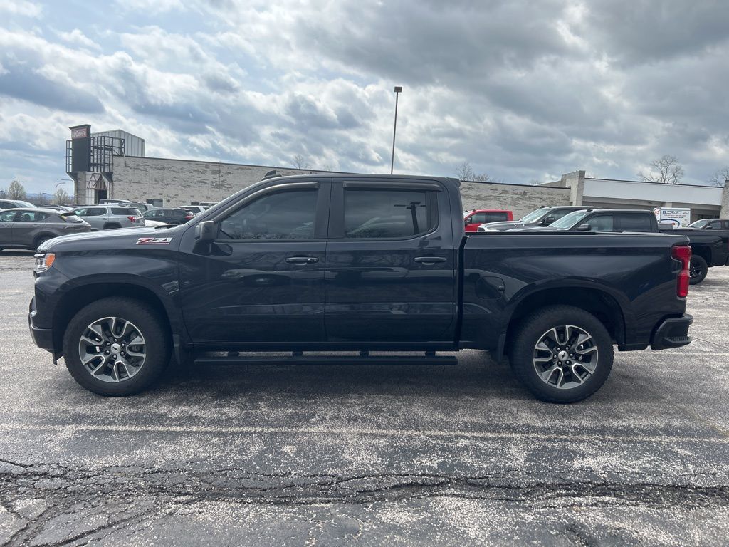 View vehicle photo 4