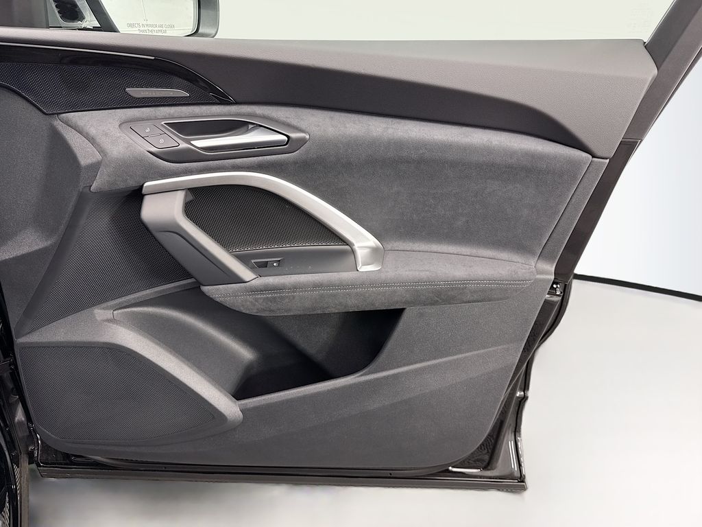 Thumbnail: 2025 Audi SQ5 - 24