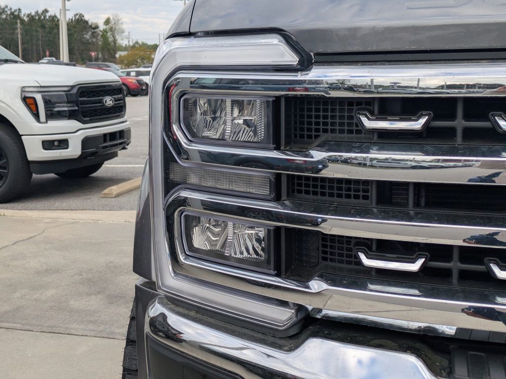 2025 Ford F-550 Chassis LARIAT