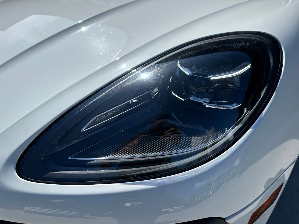 2022 Porsche Macan  13