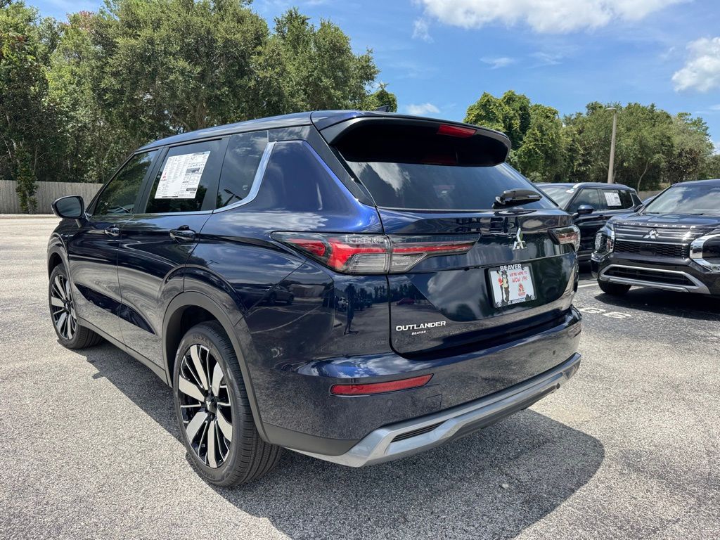 2025 Mitsubishi Outlander SE photo 3