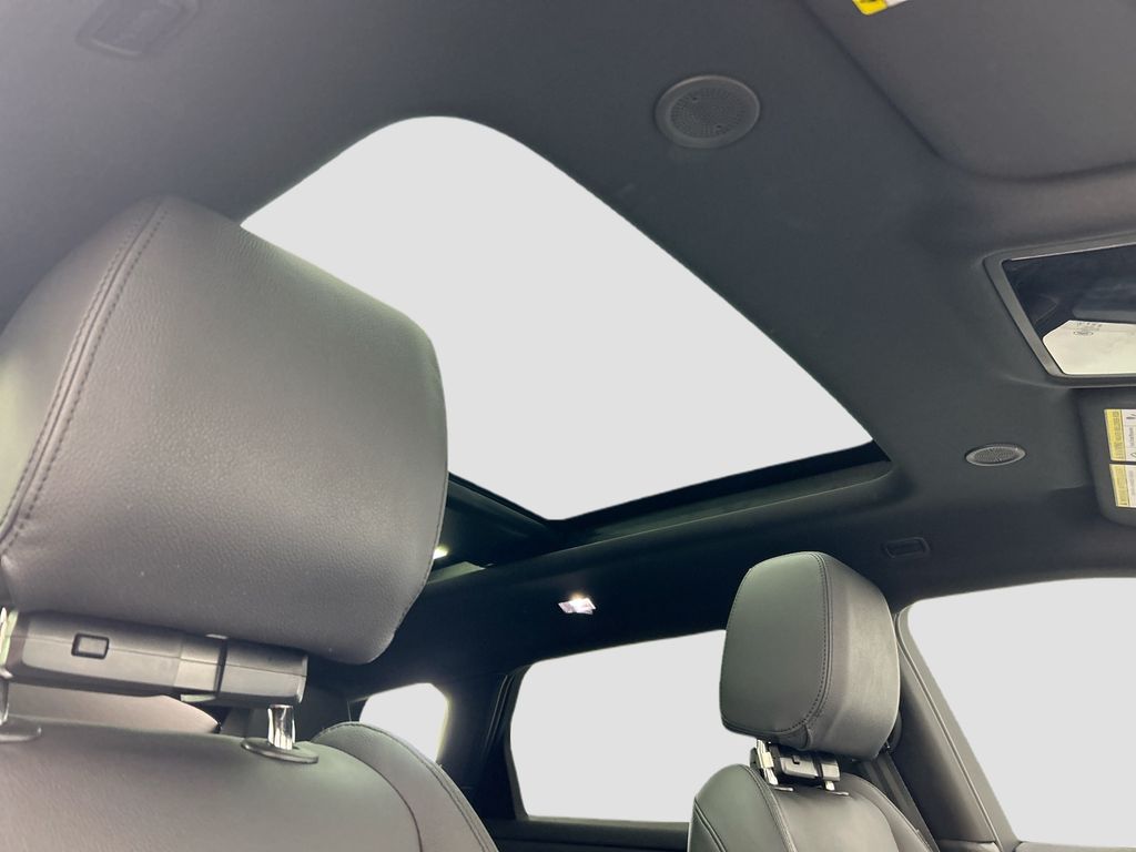 Thumbnail: 2025 Land Rover Range Rover Evoque - 17