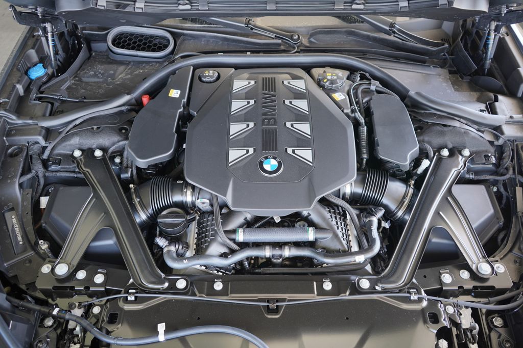 Thumbnail: 2025 BMW 7 Series - 23